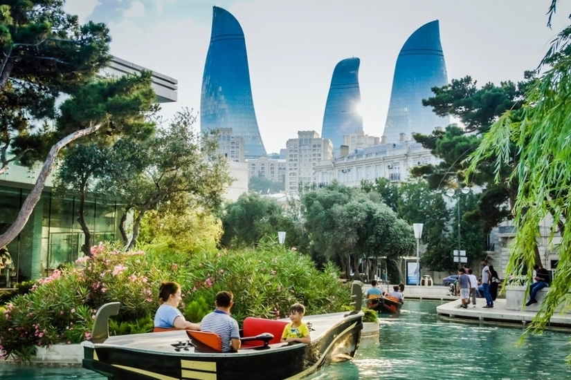 Azerbaijan posts 2% decline in tourist arrivals