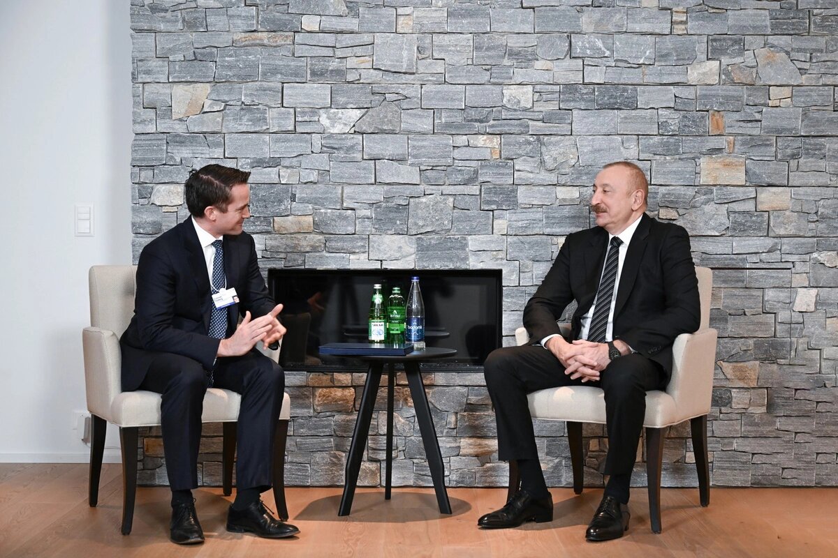 Prezident İlham Əliyev Davosda Çexiyanın Baş naziri ilə görüşüb