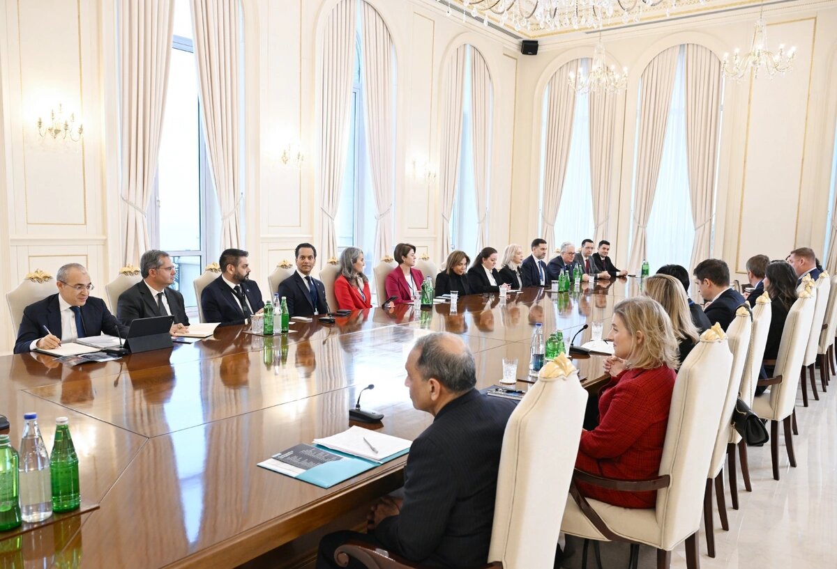 Prezident İlham Əliyev ABŞ Ticarət Palatasının nümayəndə heyətini qəbul edib