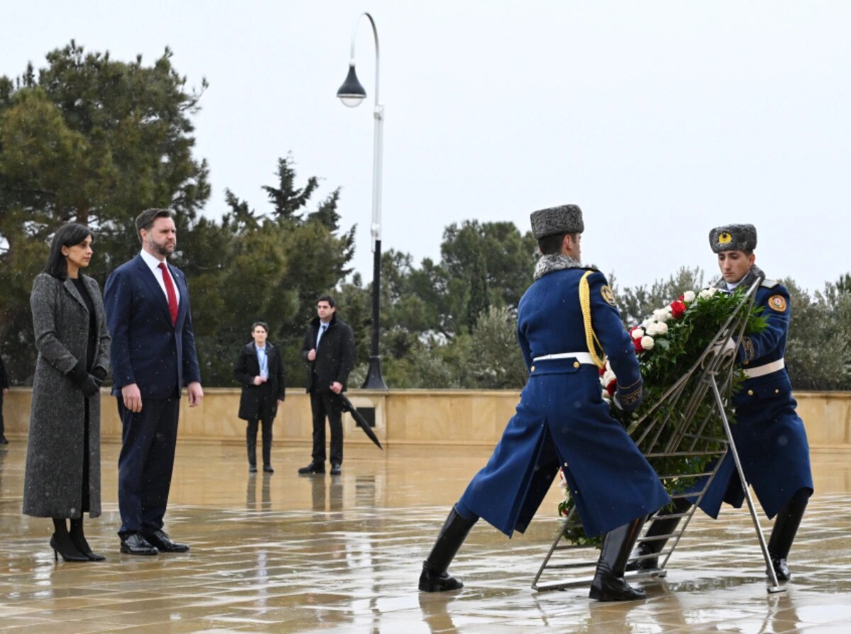 ABŞ Vitse-prezidenti və həyat yoldaşı Şəhidlər xiyabanını ziyarət ediblər - FOTO