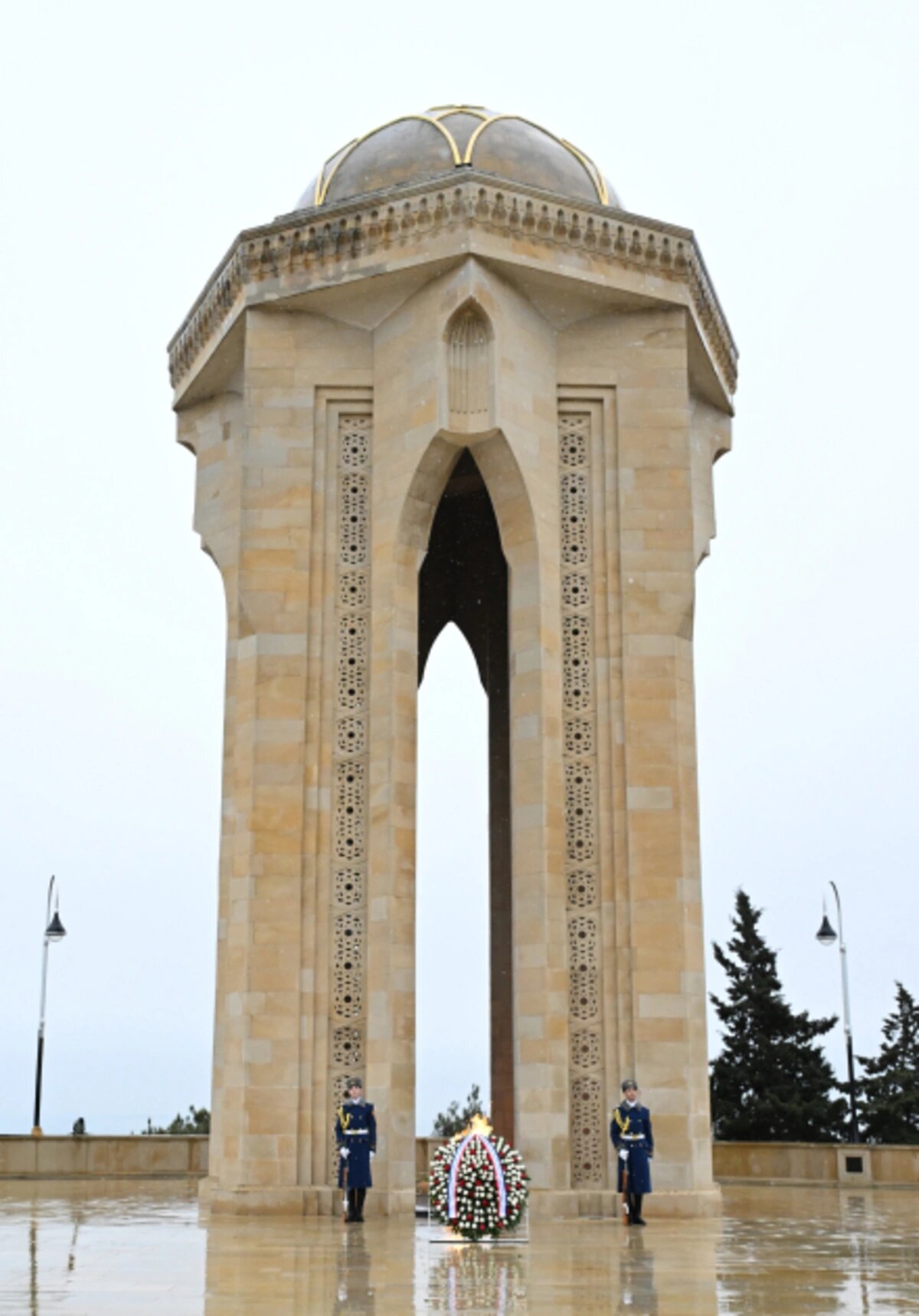 ABŞ Vitse-prezidenti və həyat yoldaşı Şəhidlər xiyabanını ziyarət ediblər - FOTO