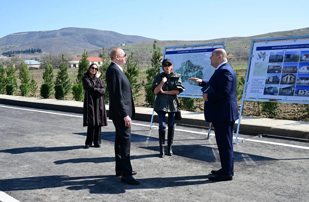 İlham Əliyev Xocavənd kəndində görülmüş işlərlə tanış olub - FOTO