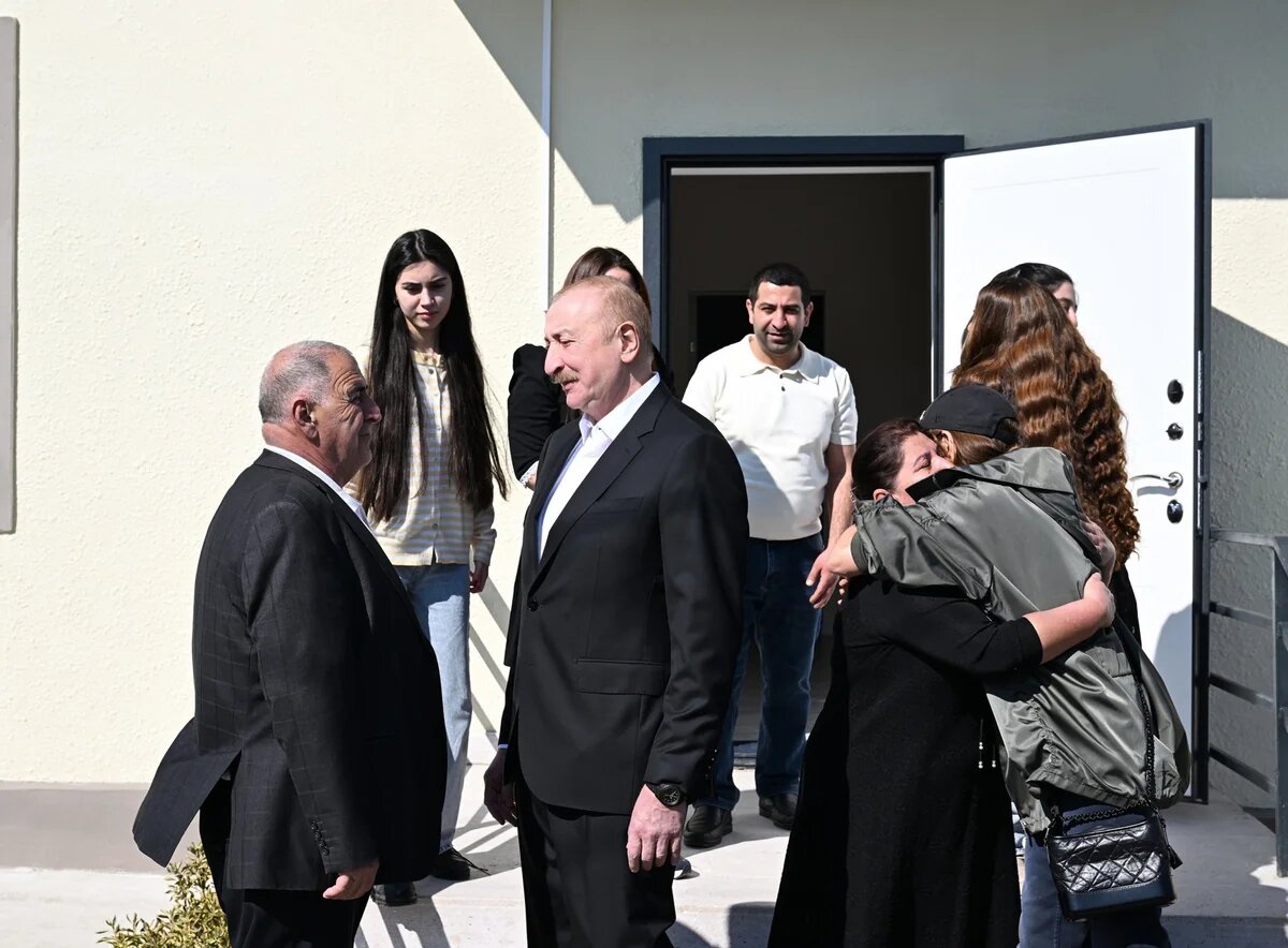 İlham Əliyev Xocavənd kəndində görülmüş işlərlə tanış olub - FOTO