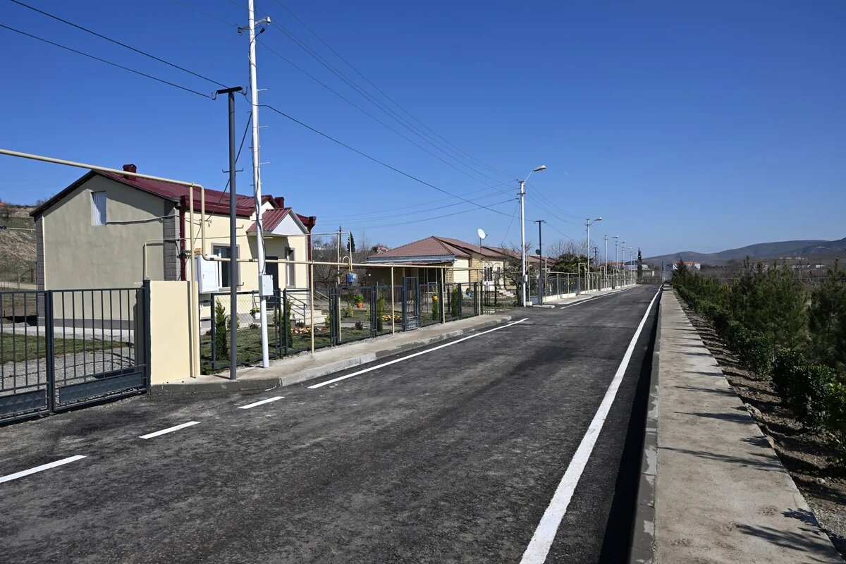 İlham Əliyev Xocavənd kəndində görülmüş işlərlə tanış olub - FOTO