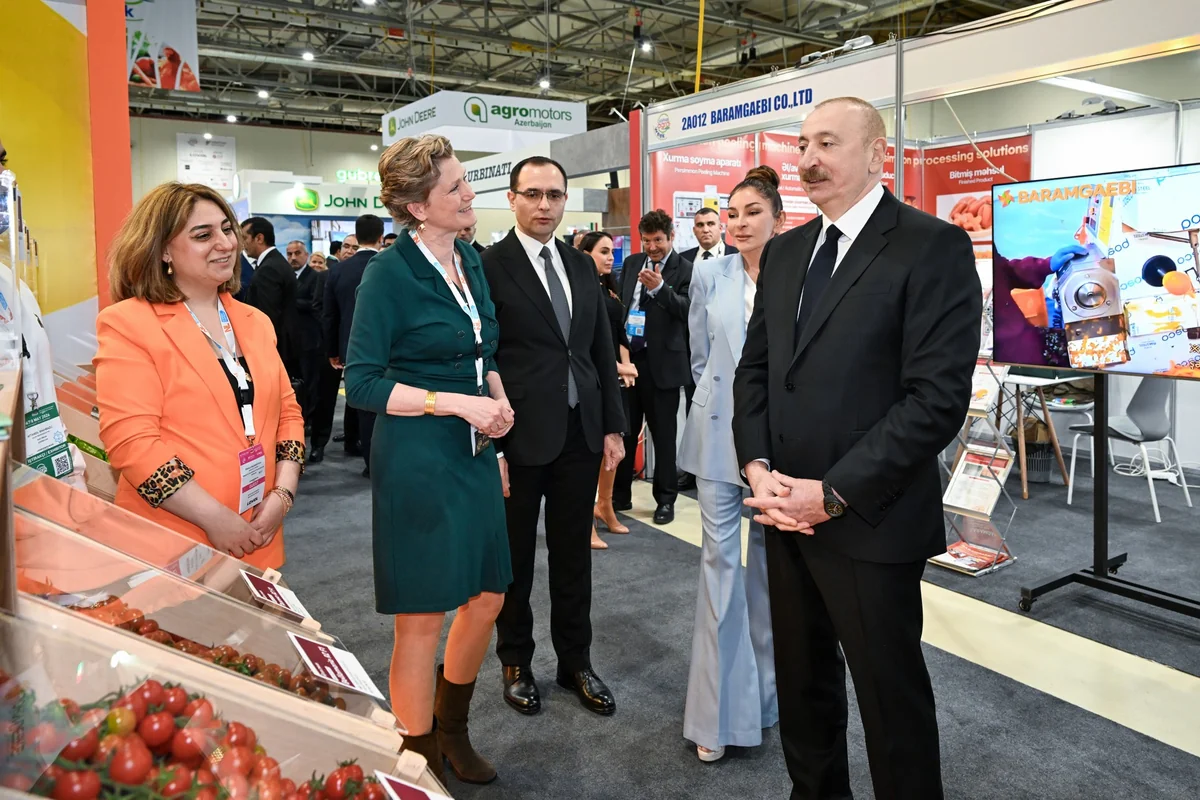 İlham Əliyev 19-cu "Caspian Agro Week" və 31-ci "InterFood Azerbaijan" sərgiləri ilə tanış olub