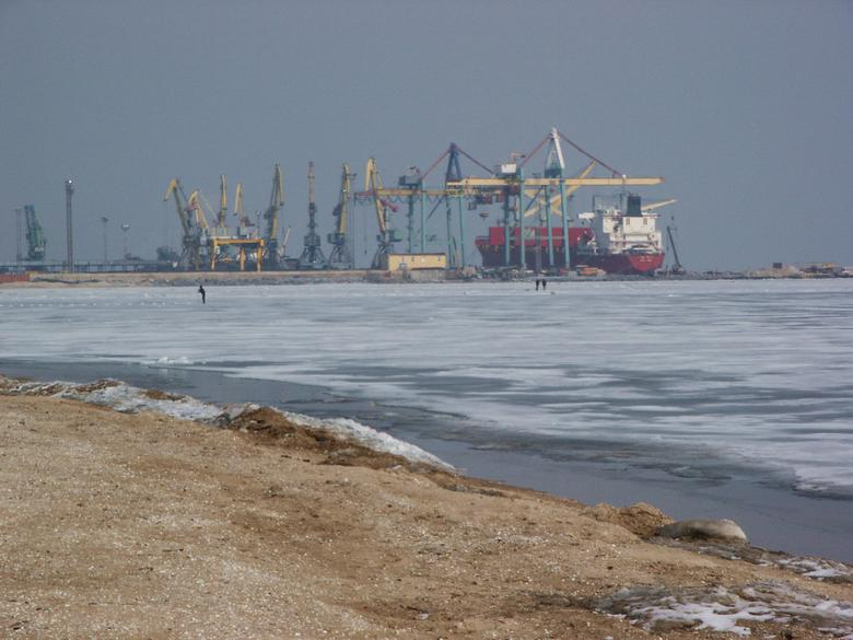Ukrayna Azov dənizi sahilindəki limana zərbə endirib