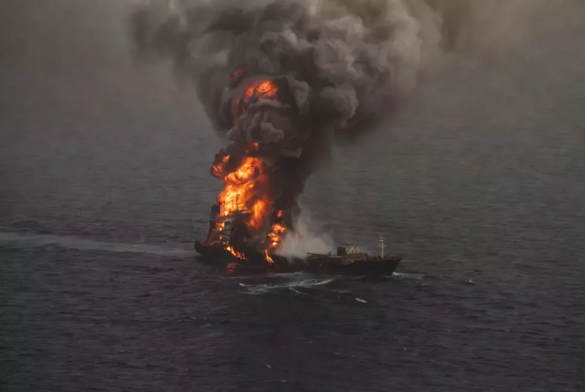 Oman sahillərində tankerdə yanğın baş verib