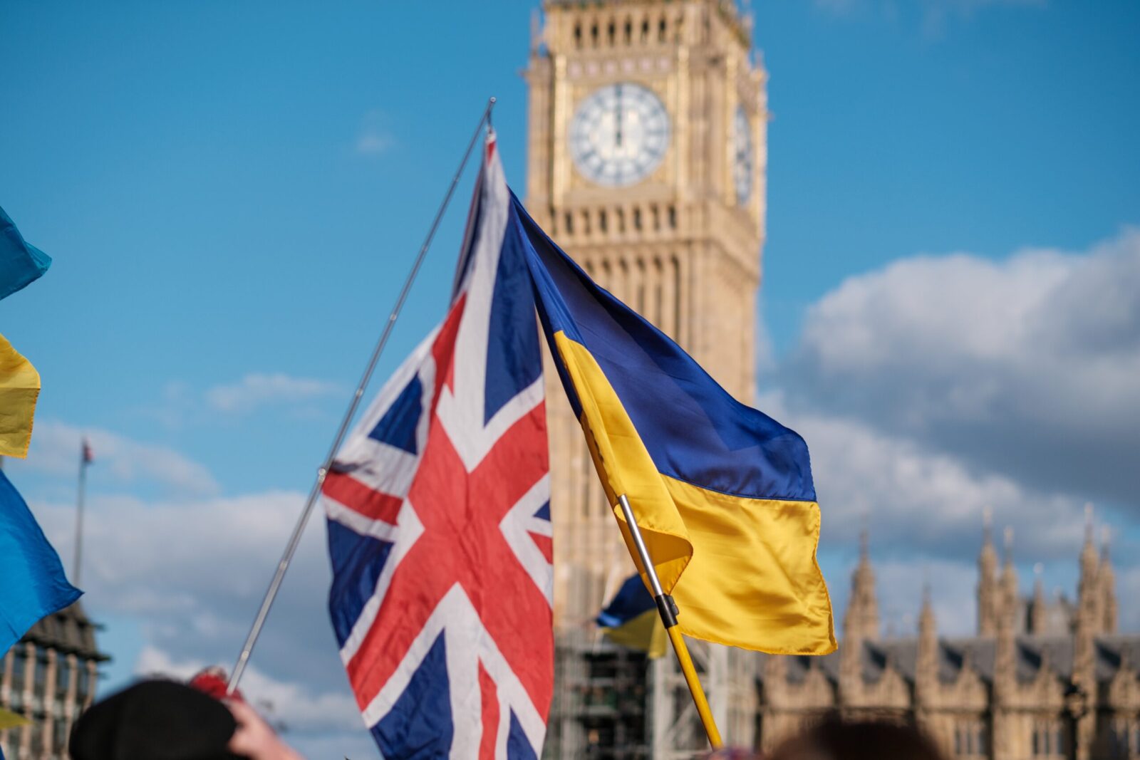     London Ukraynaya yeni uzaqmənzilli silah həlli təqdim etməyi nəzərdən keçirir