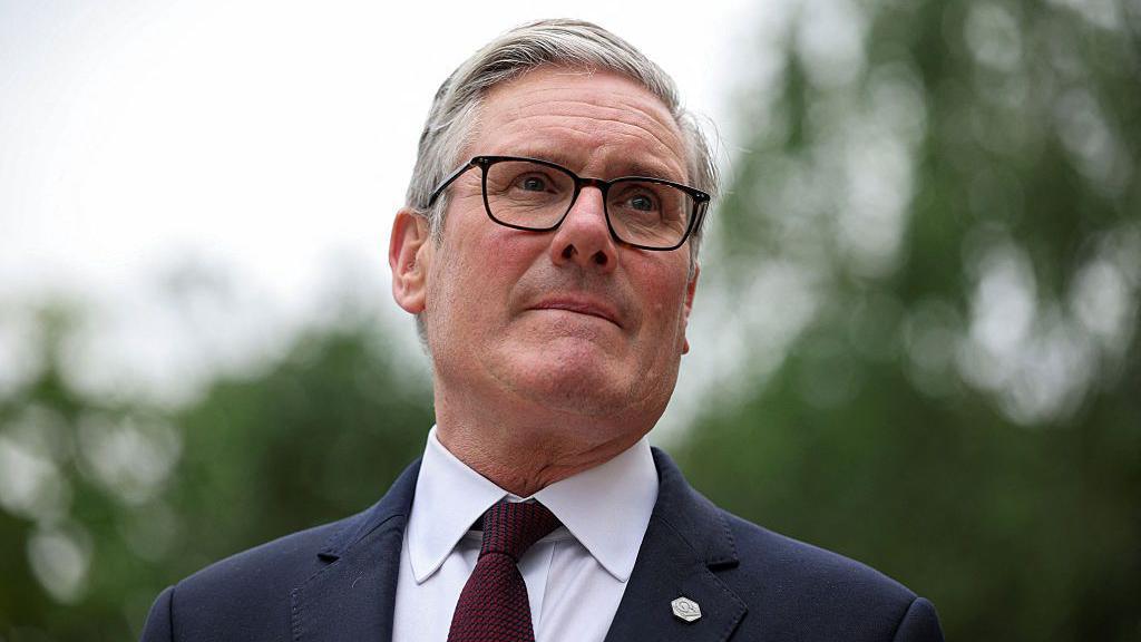     Böyük Britaniyanın Baş naziri Kir Starmer vəzifəsindən ayrıldığını elan edib