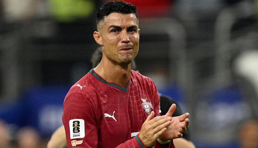 Ronaldo mundial karyerasını başa vurub