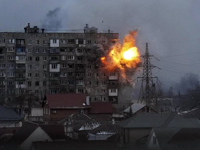 Rusiya Donetsk vilayətini atəşə tutub, 12 nəfər xəsarət alıb